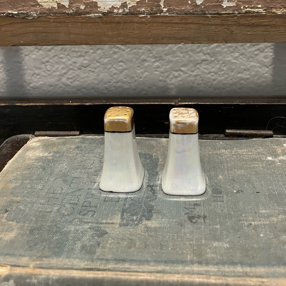 Vintage lusterware shakers